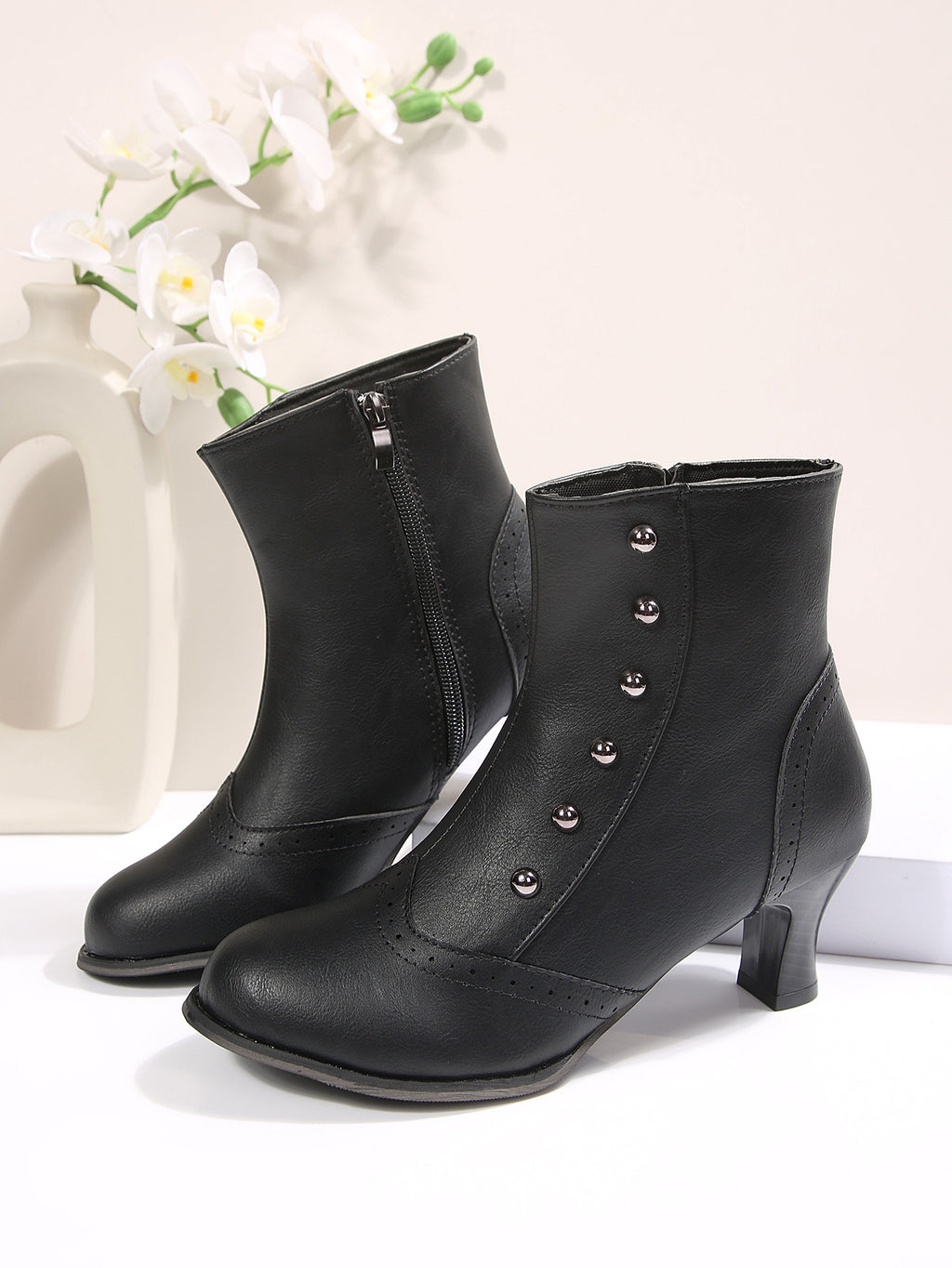 Botas romanas retro bicolor con tachas - foto 4