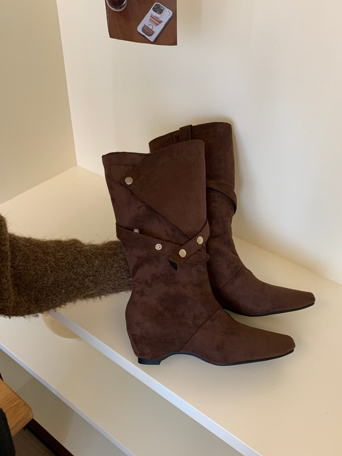 Botas de montar de gamuza con taco oculto de mujer - foto 8