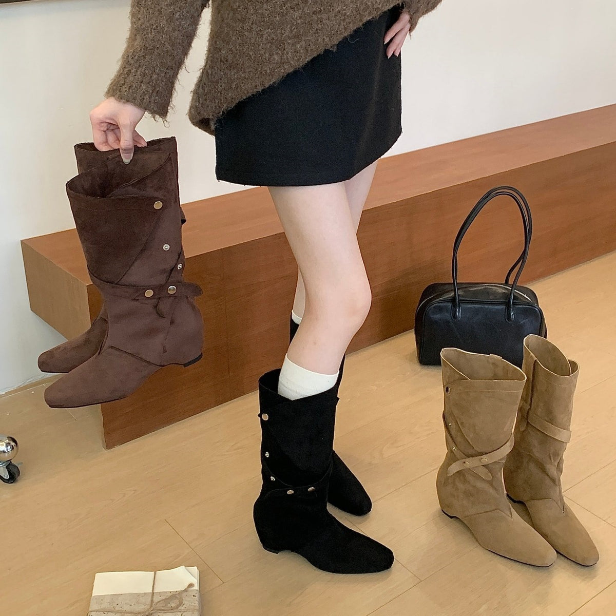 Botas de montar de gamuza con taco oculto de mujer - foto 4