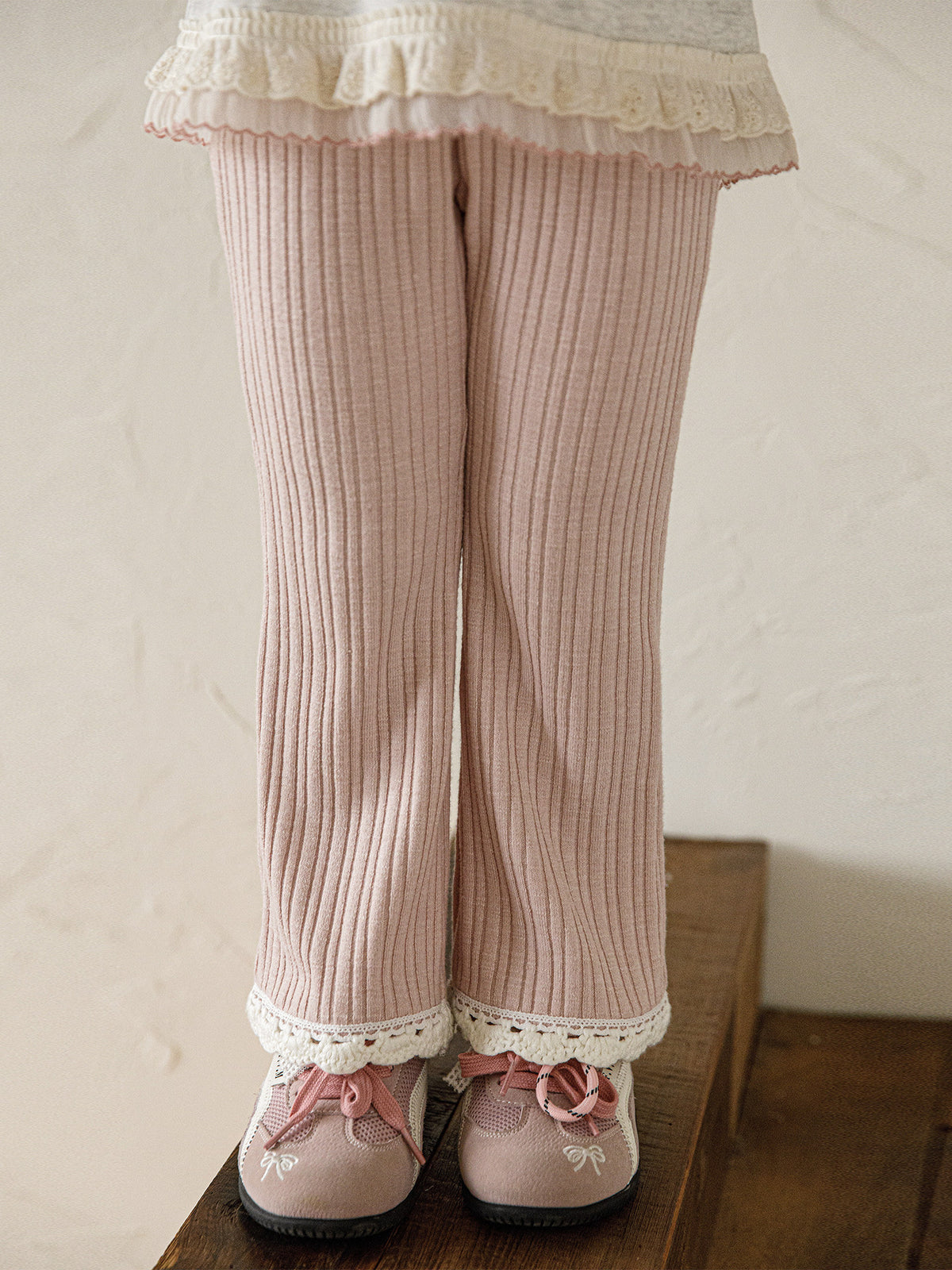 Versátil Niña Ribbed Flared Pantalón con Lace Trim - foto 3