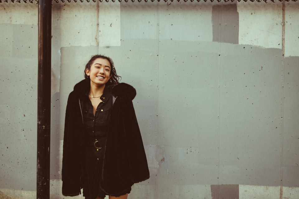 Hero mujer feliz moda